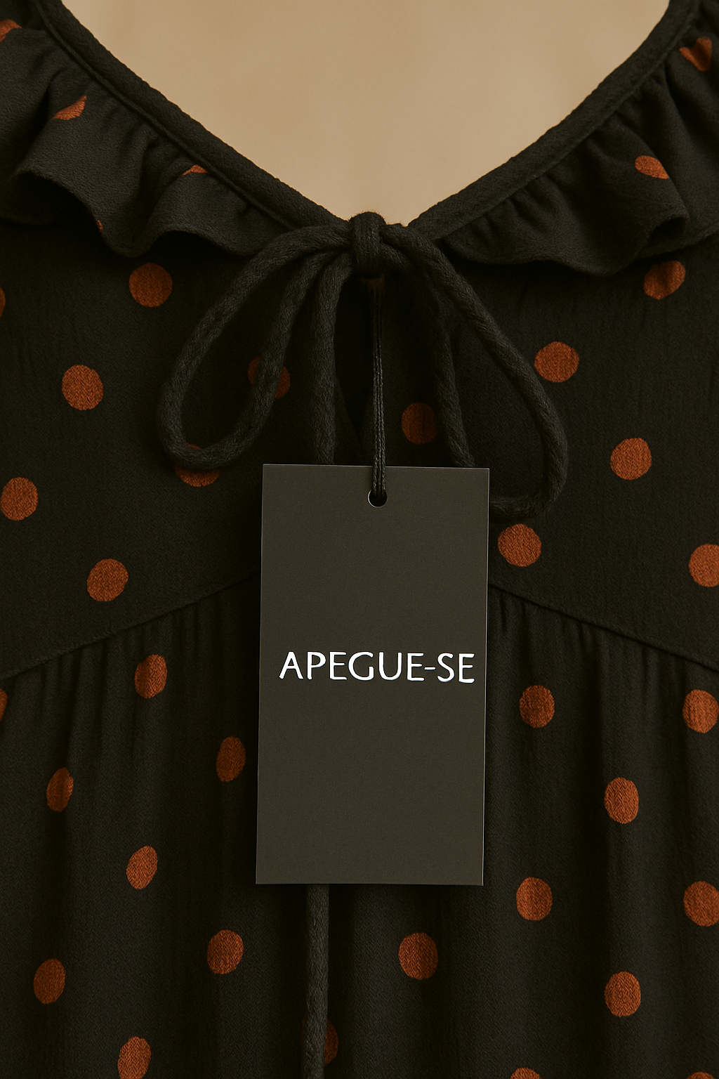 Vestido com alça babado